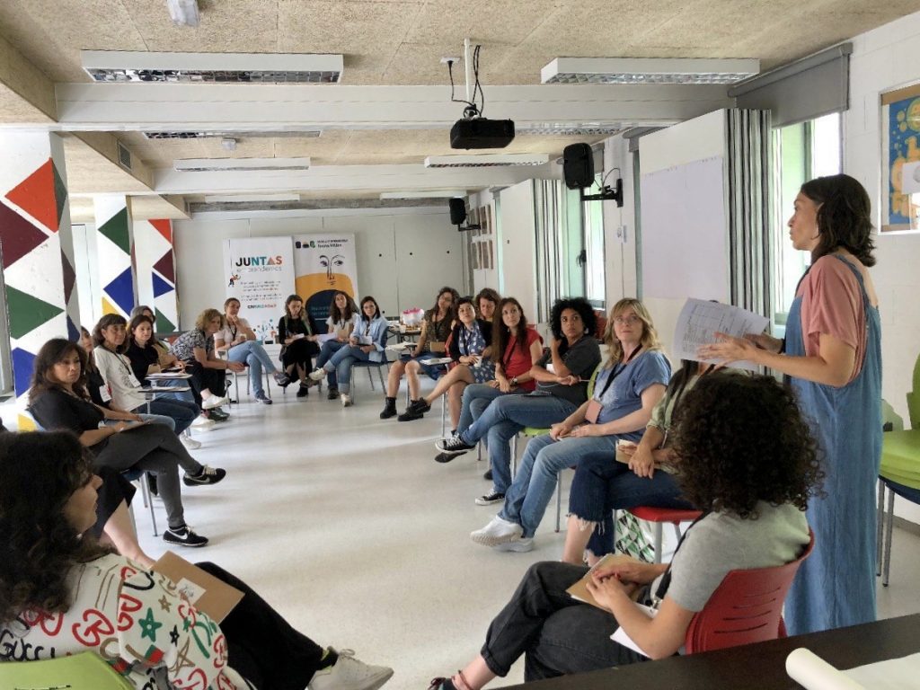 Acompanyament a dones en situació de vulnerabilitat per enfortir la seva autonomia econòmica i millorar la seva qualitat de vida a partir de la creació d'eines personals, col·lectives i emprenedores.