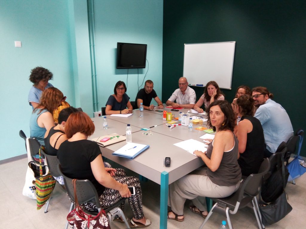 Entre els anys 2015 i 2018 Labcoop va desenvolupar un procés continuat d’assistència tècnica a l’Ajuntament de Manlleu per consolidar l’Economia Social i Solidària (ESS) com a eix estratègic del desenvolupament local.
